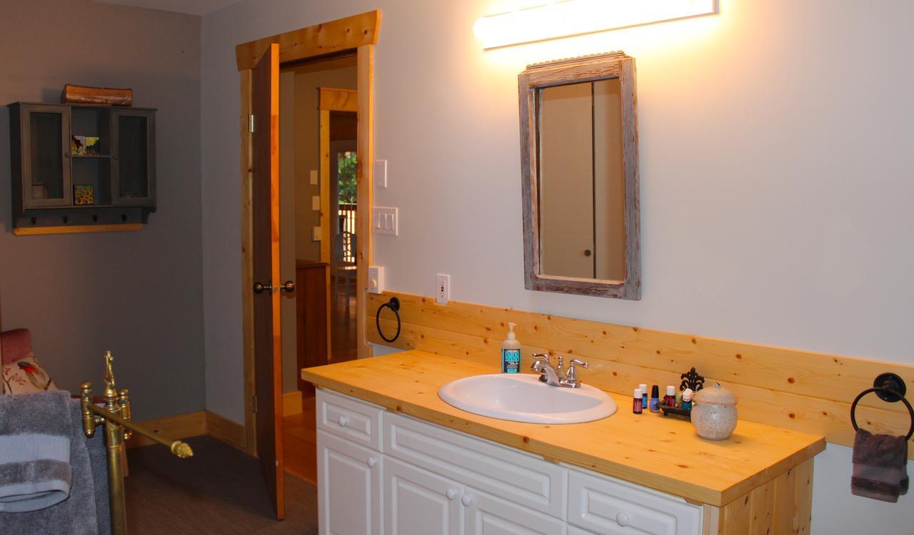 The Perch On Gabriola Bed & Breakfast Exterior photo