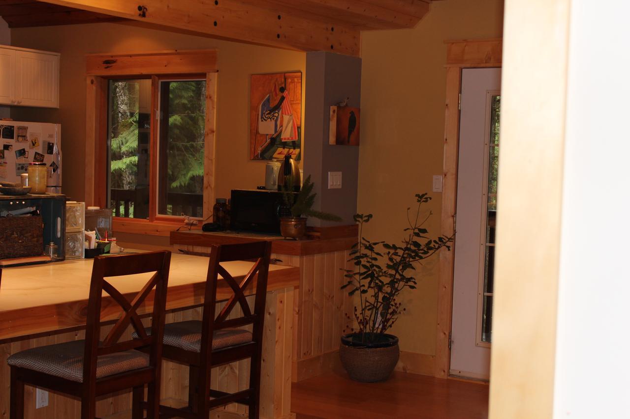 The Perch On Gabriola Bed & Breakfast Exterior photo